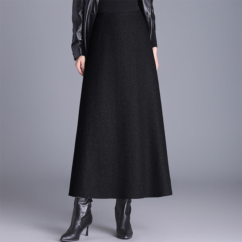Women's elegant maxi skirt, a comfortable long option for fall and winter. Perfect for office, events, or casual chic.
