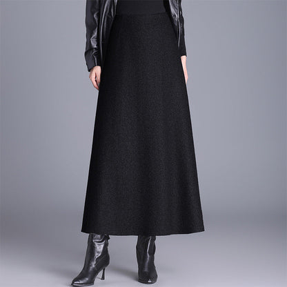 Women's elegant maxi skirt, a comfortable long option for fall and winter. Perfect for office, events, or casual chic.