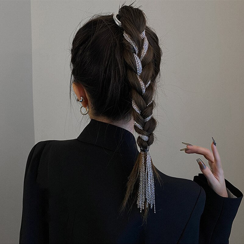 Stylish women's hair clip crafted from metal, featuring elegant flowing tassels. A fashionable accessory.