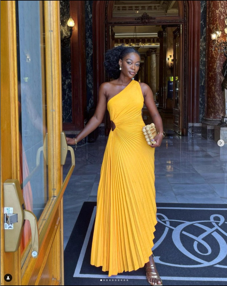 Stylish women's one-shoulder pleated cocktail dress, versatile for evening parties & formal special occasions.
