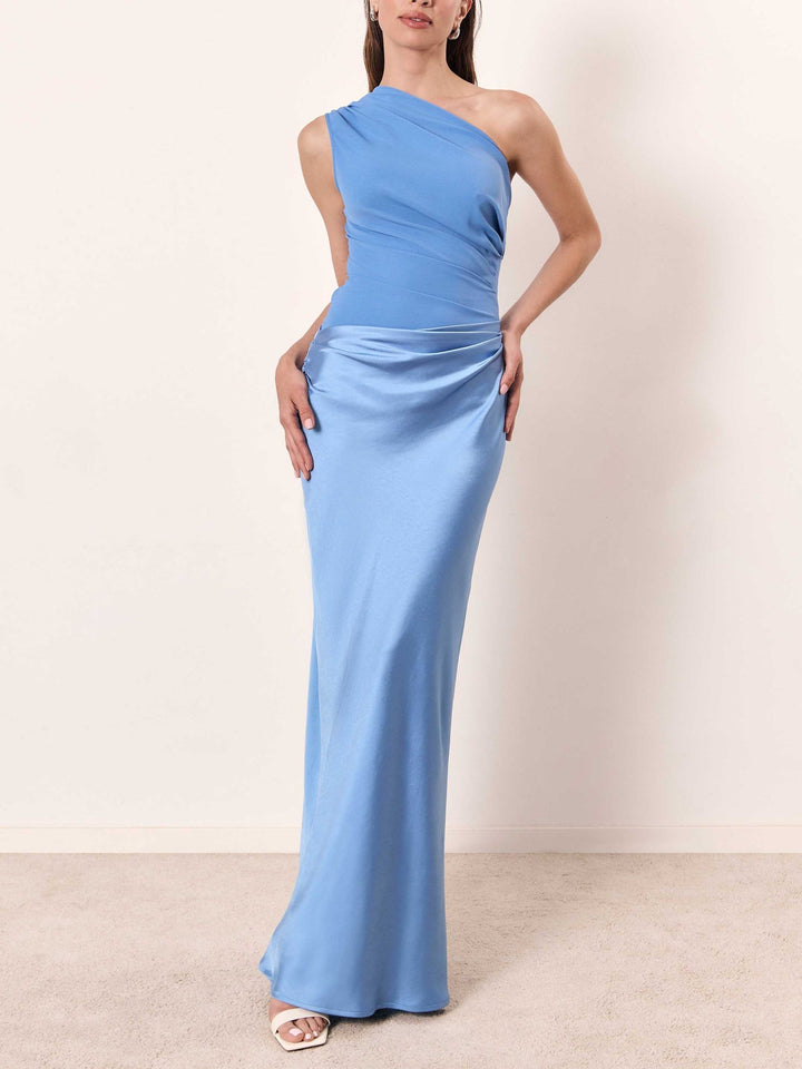 Chic women's pleated maxi party dress with a stylish one-shoulder design. Ideal for elegant evening wear.