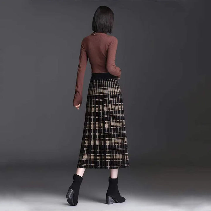 Fashionable women's pleated midi skirt, high waist and A-line cut, great for elegant casual style.