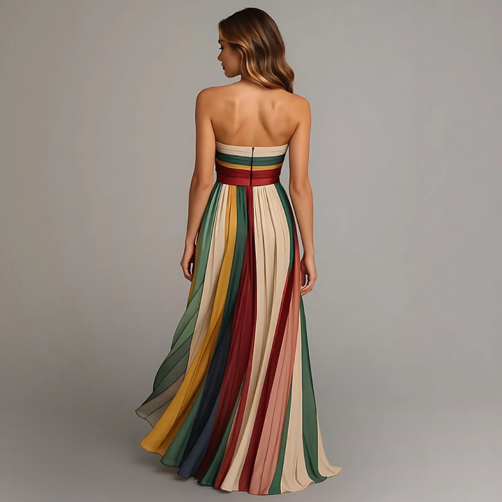 Stylish women's pleated strapless long dress. A beautiful maxi dress, ideal for formal wear, parties, or elegant summer events.