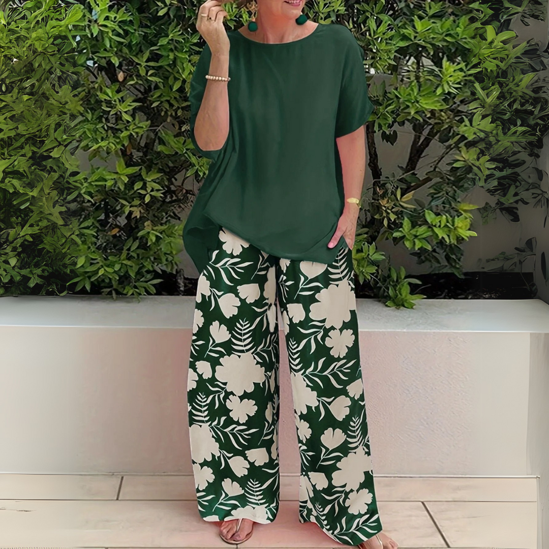Elegant women's plus size floral two-piece set with wide leg pants for spring/summer fashion.
