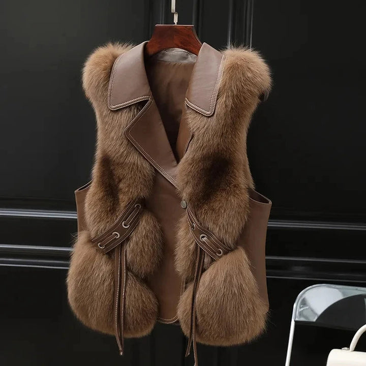 Luxury style women's plush gilet, ideal for an elegant winter outfit. Cozy and fashionable vest.