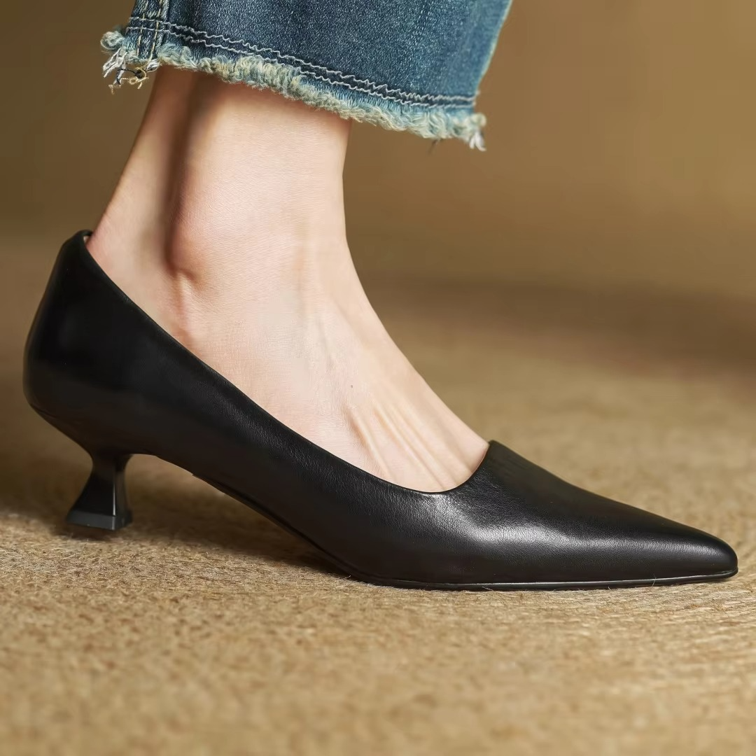 Fashionable women's pointed-toe pumps with a thin heel, designed for elegant everyday comfort and style.