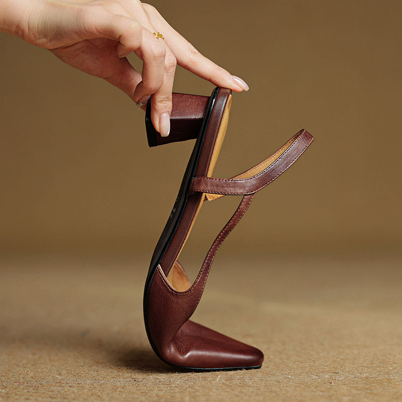 Easy slip-on women's heels with an elegant pointed toe. Cushioned for all-day comfort. Ideal classic dress shoes.