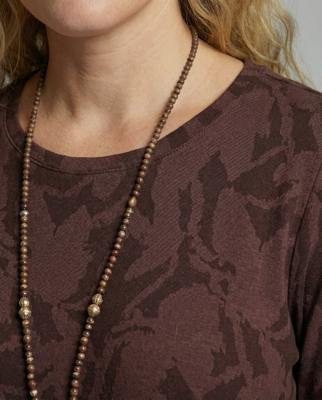 Chic women's long-sleeve midi dress with an elegant print, comfortable fit, and convenient pockets for fall fashion.