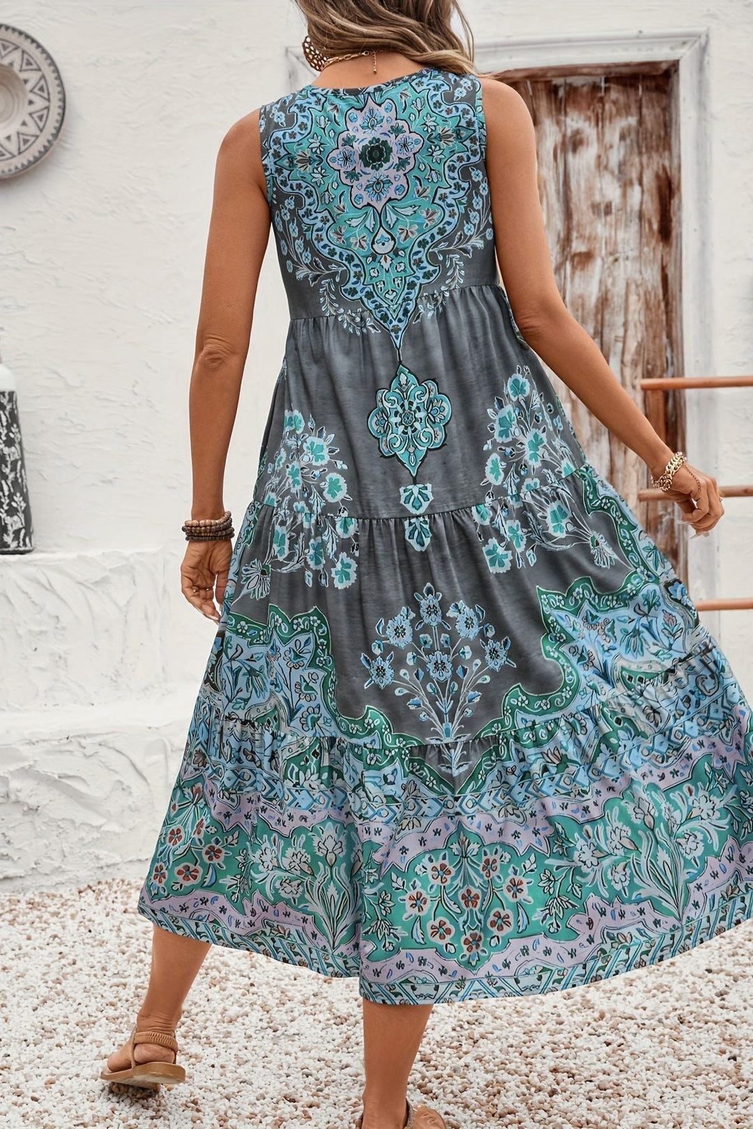 Chic women's long maxi dress, ideal for elegant events and comfortable all-day wear.