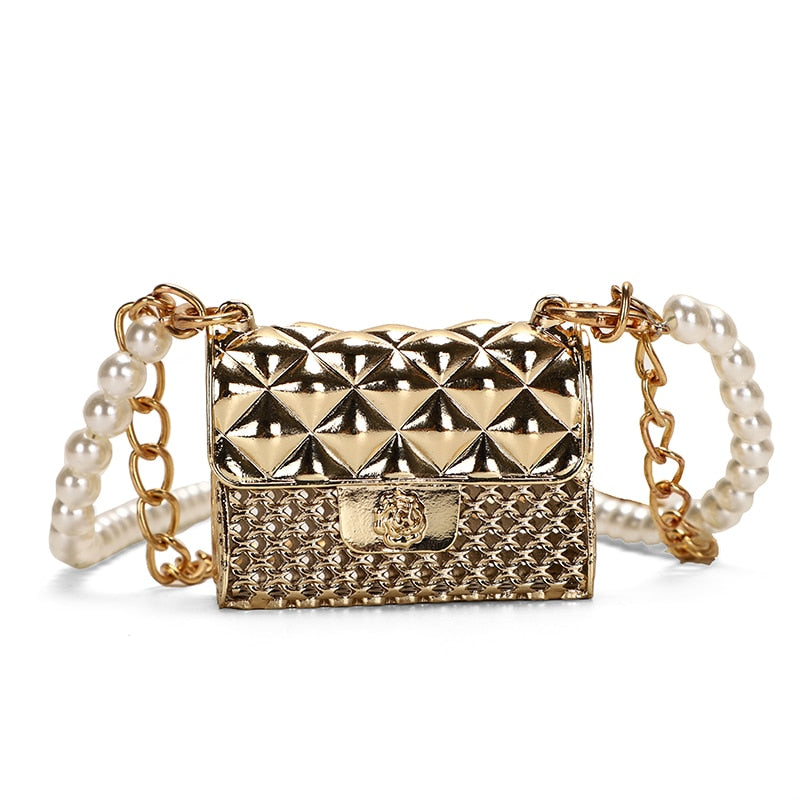 Elegant women's rhinestone mini purse, perfect for evening parties. Sparkly clutch accessory.
