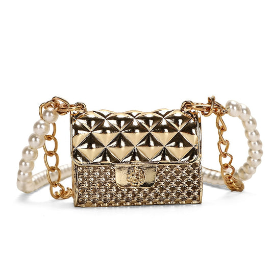 Elegant women's rhinestone mini purse, perfect for evening parties. Sparkly clutch accessory.