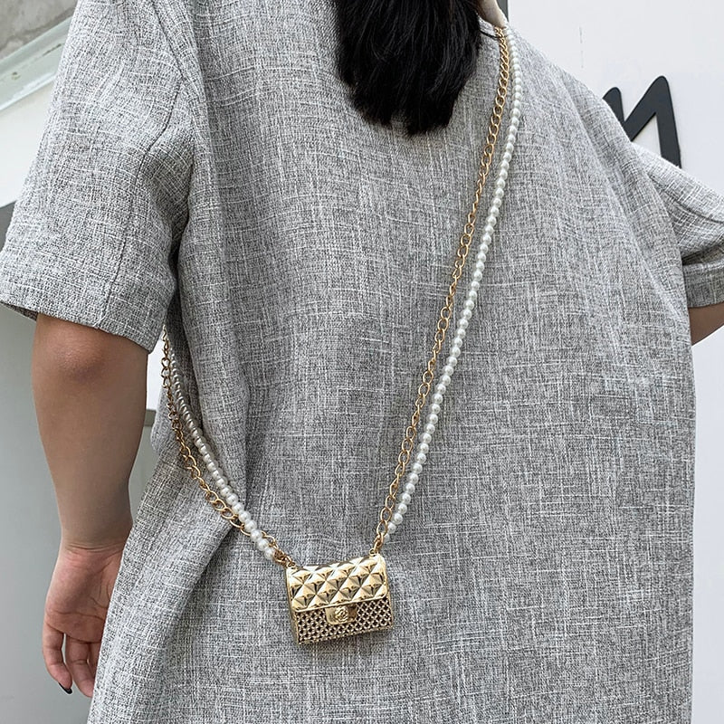 Dazzling rhinestone mini purse, a sparkling women's evening clutch for elegant parties.