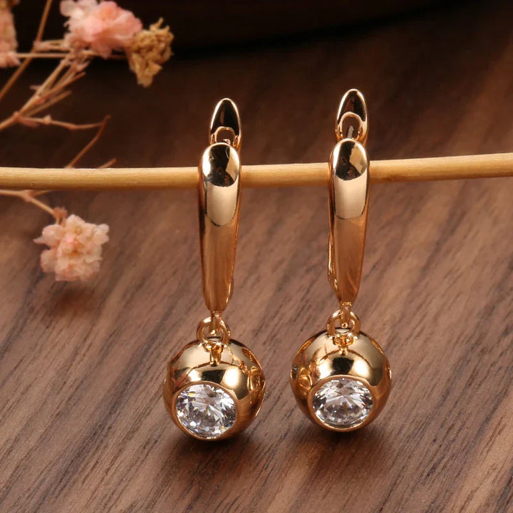 Elegant women's rose gold zircon jewelry set, ideal gift for a special occasion.