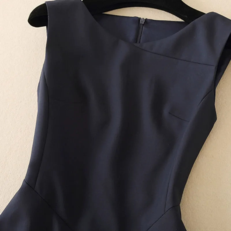 Stylish women's tailored sleeveless dress. Modern, form-flattering design, ideal for an elegant and chic look.