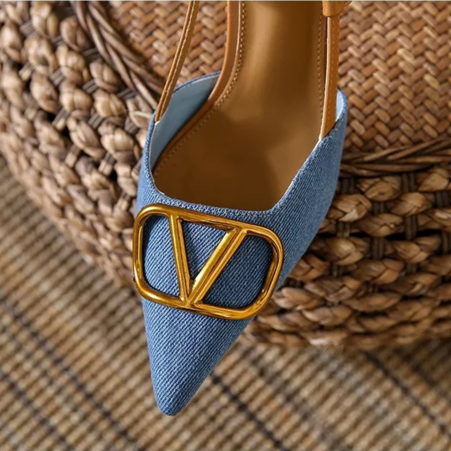 Premium women's dress shoes: slingback stiletto heels, elegant pointed toe for a refined and stylish look.