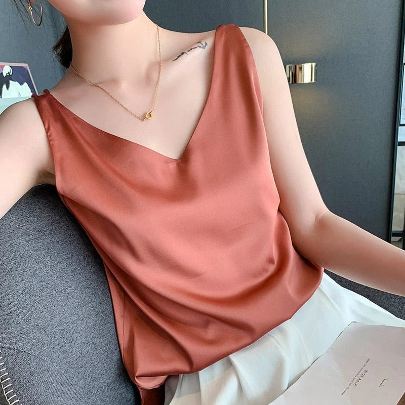 Soft feel women's sleeveless top, ideal for summer, featuring a luxurious and smooth fabric.