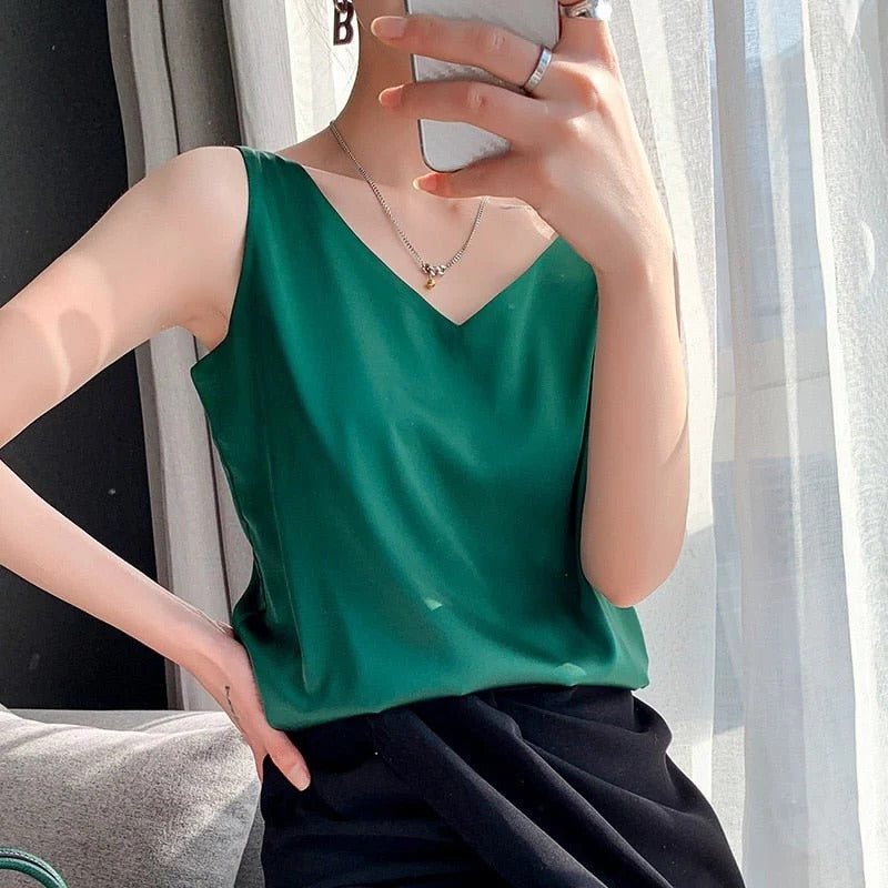 Versatile women's soft silk top, smooth and comfortable, an elegant choice for everyday summer fashion.