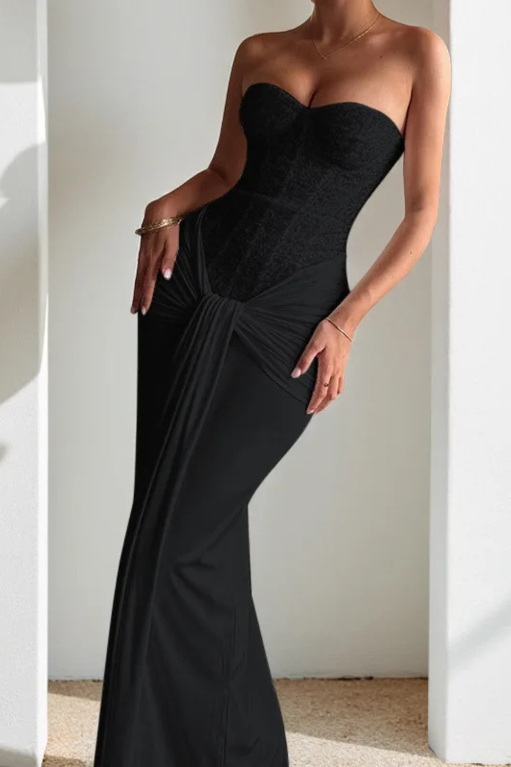 Sweetheart neckline on an elegant strapless corset mermaid maxi dress for women.