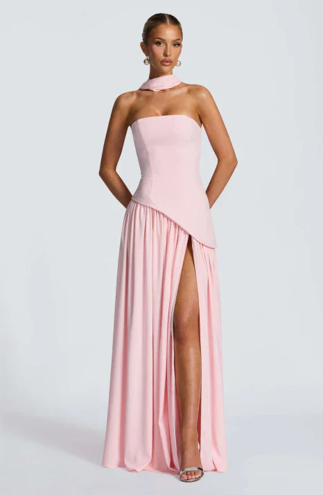 Flowing strapless maxi dress for women, an elegant formal evening gown with a flattering silhouette.