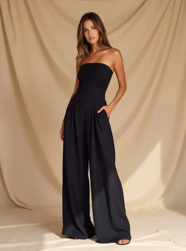 Stylish women's strapless wide-leg jumpsuit, versatile for formal events, evening parties, and sophisticated summer fashion.