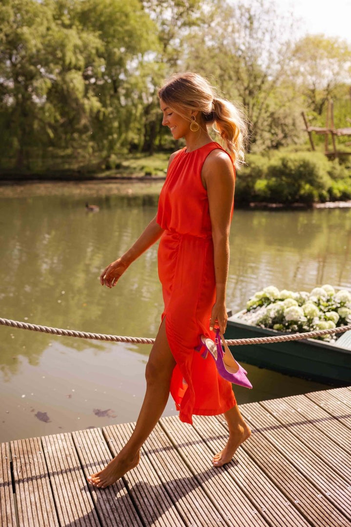 Chic sleeveless midi dress, ideal for summer vacations & spring outings, featuring adjustable straps.