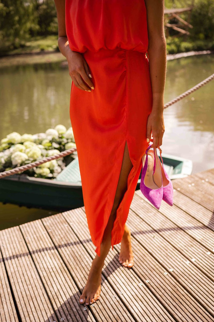 Back view of a women's sleeveless elegant midi dress, showing adjustable straps, ideal for summer fashion.