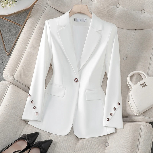 Elegant women's tailored blazer for professional sophistication. Ideal workwear & office fashion.