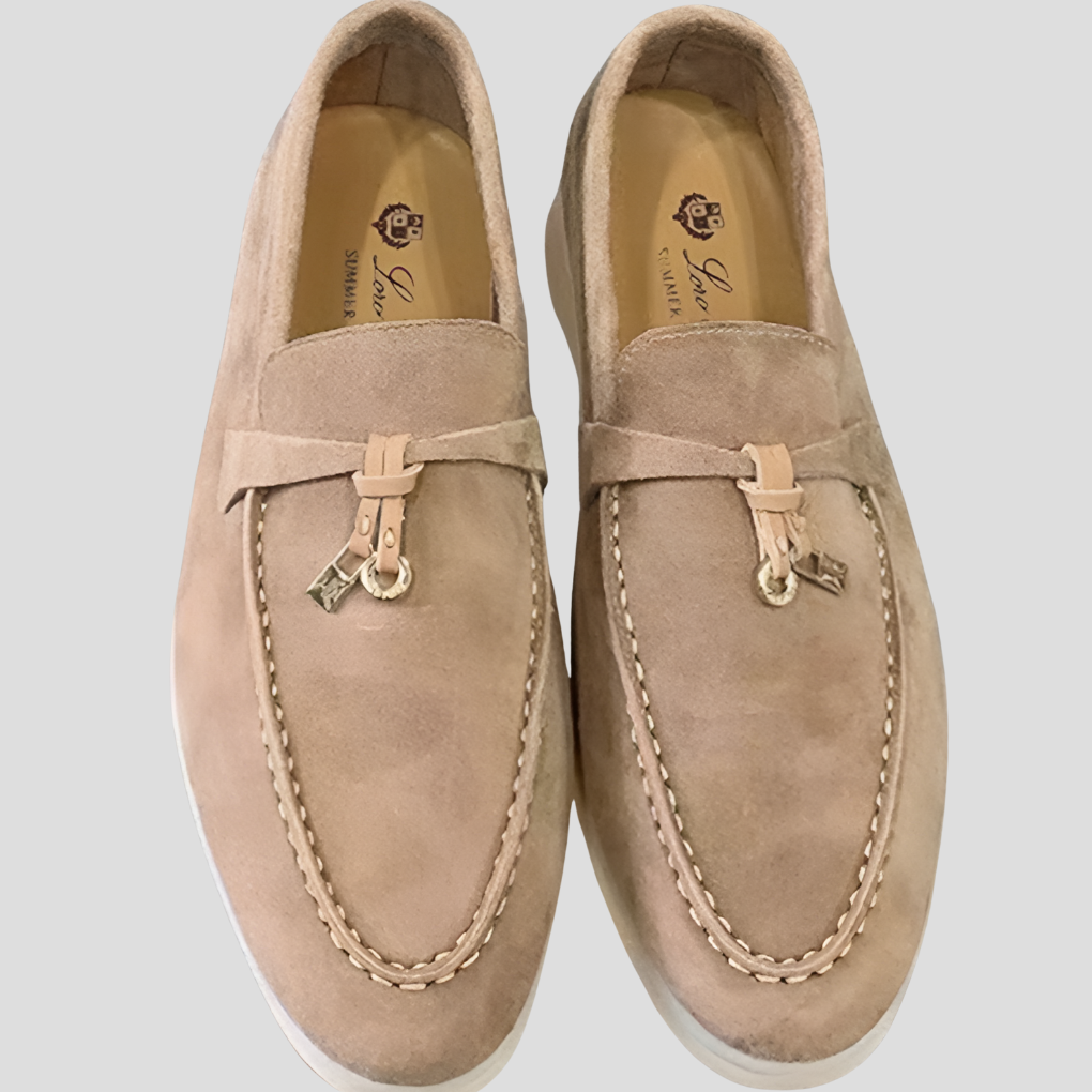 Classic women's dressy flats with elegant tassels, ideal for polished style or comfortable everyday shoes.