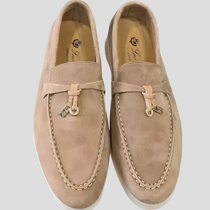 Classic women's dressy flats with elegant tassels, ideal for polished style or comfortable everyday shoes.