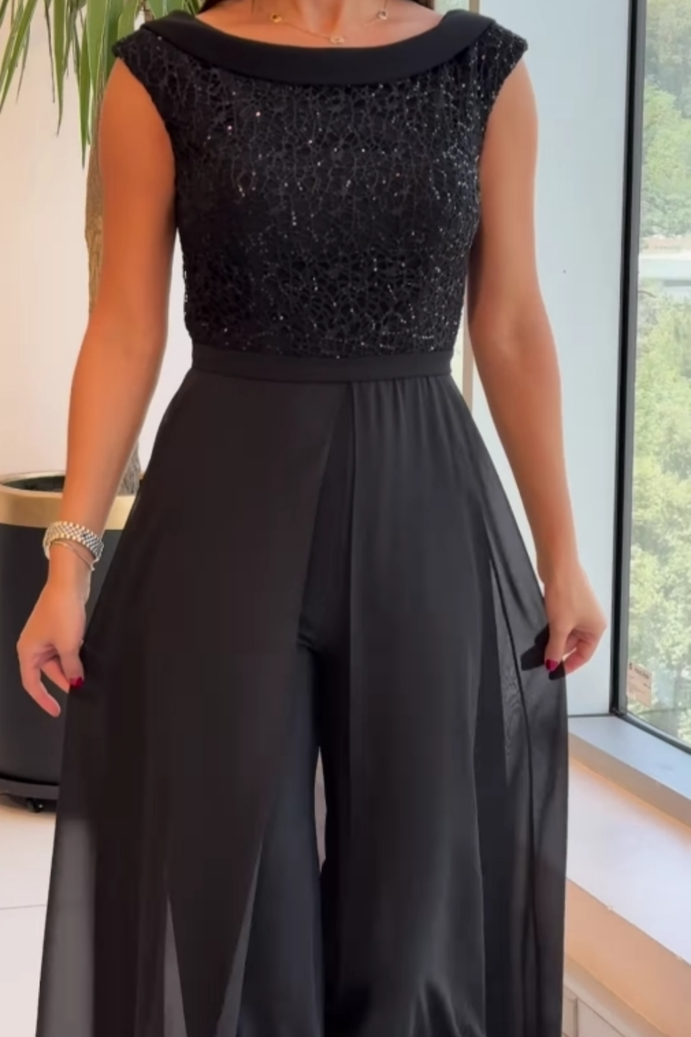 Fashionable women's elegant jumpsuit featuring a crew neck & stylish textured panels, ideal for any occasion.