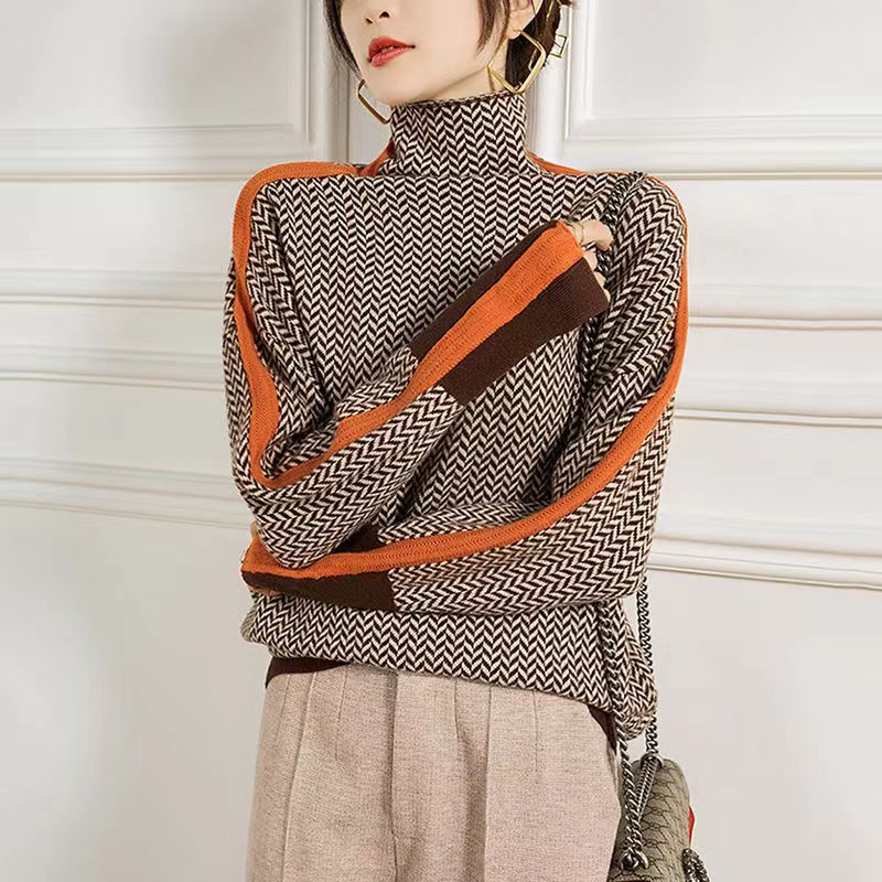 Stylish women's knit turtleneck sweater, a comfortable and elegant piece for versatile fall/winter outfits.