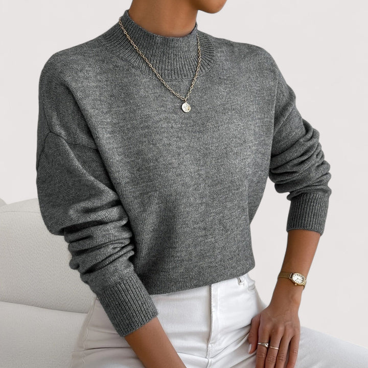Warm women's turtleneck sweater in an elegant knit. Comfortable long sleeve pullover, perfect for winter style.