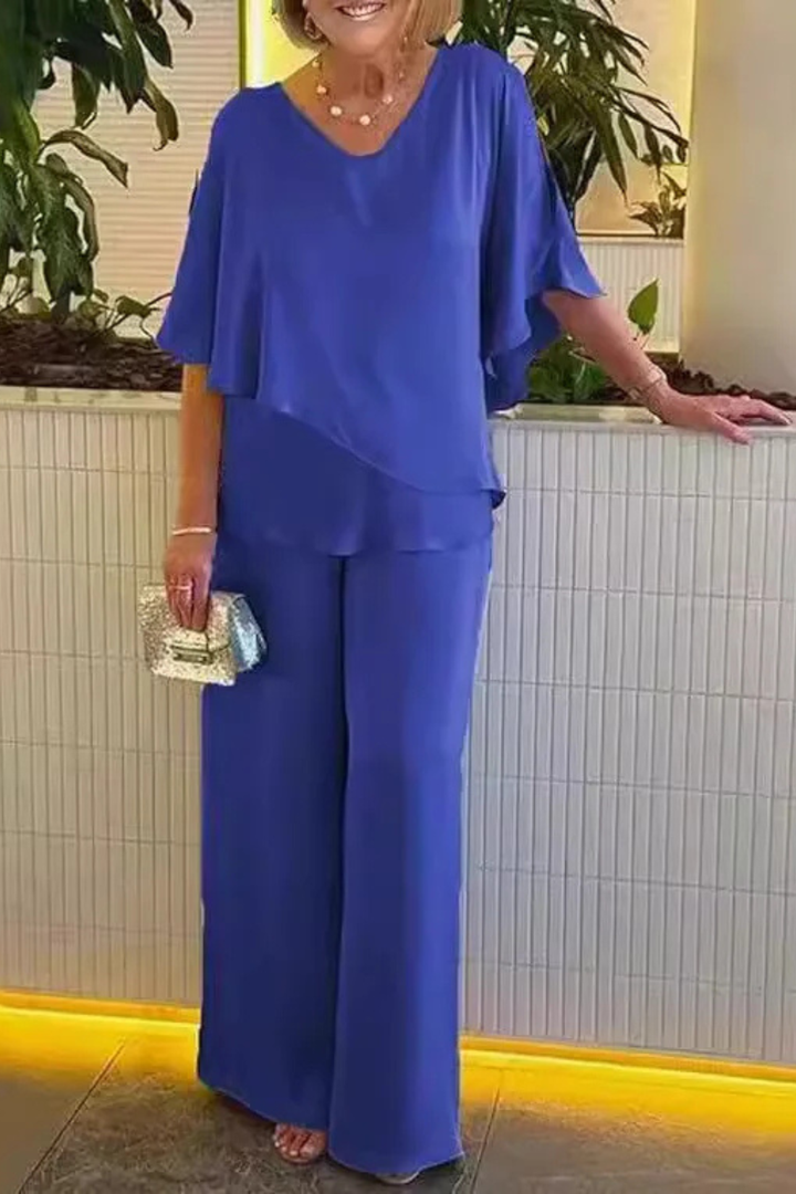 Casual chic women's set: V-neck batwing top & comfortable wide-leg pants for versatile fashion.
