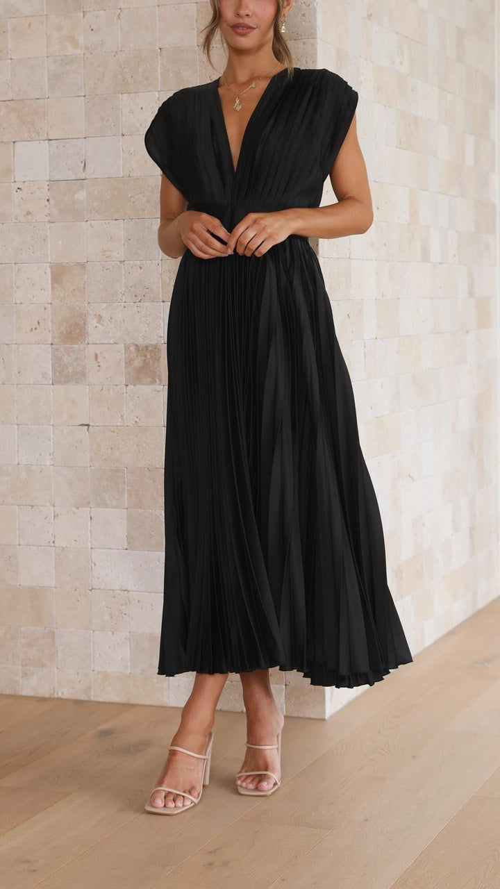 Beautiful women's V-neck pleated maxi dress, ideal for formal parties and evening wear.