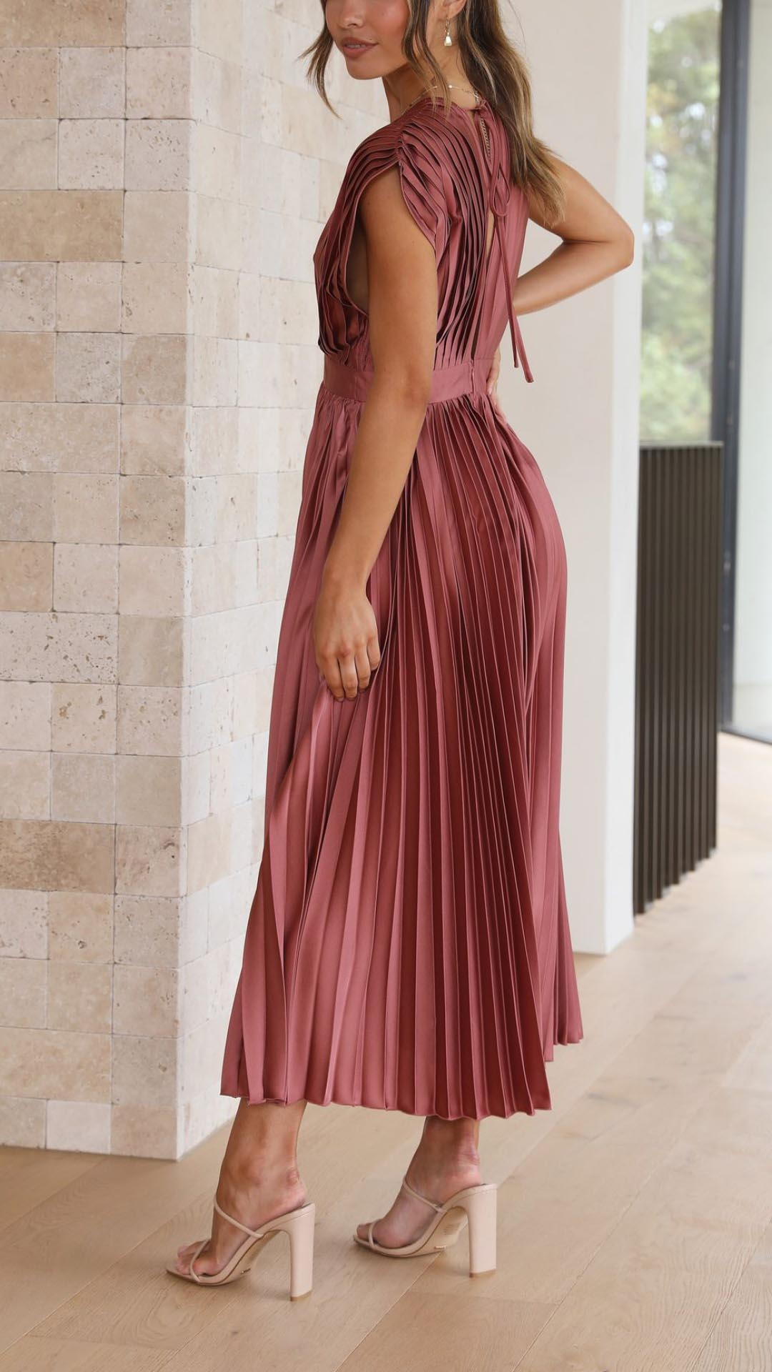 Stunning women's V-neck maxi dress featuring elegant accordion pleats for formal wear.