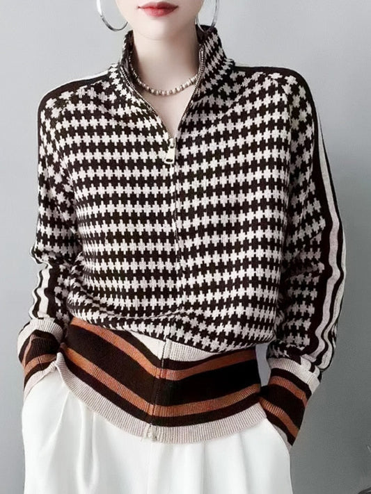 Elegant women's warm pullover sweater. Perfect for fall/winter fashion, offering a cozy and stylish long-sleeve look.