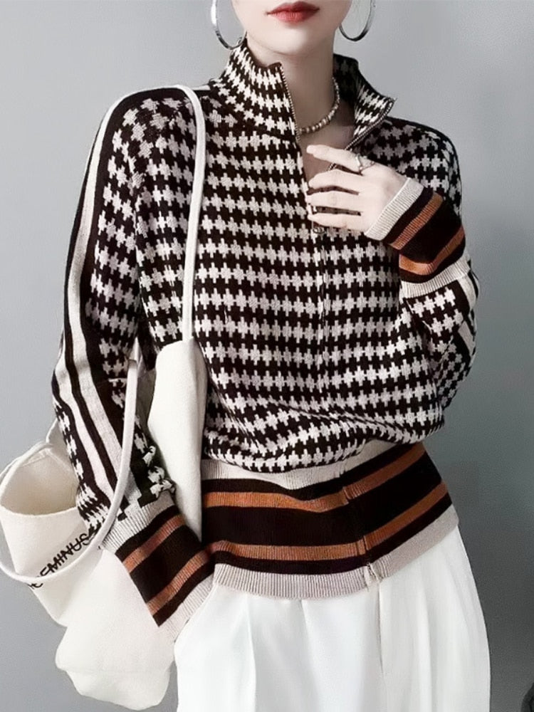 Stylish women's warm pullover sweater with an elegant design, suitable for both casual and winter fashion outfits.