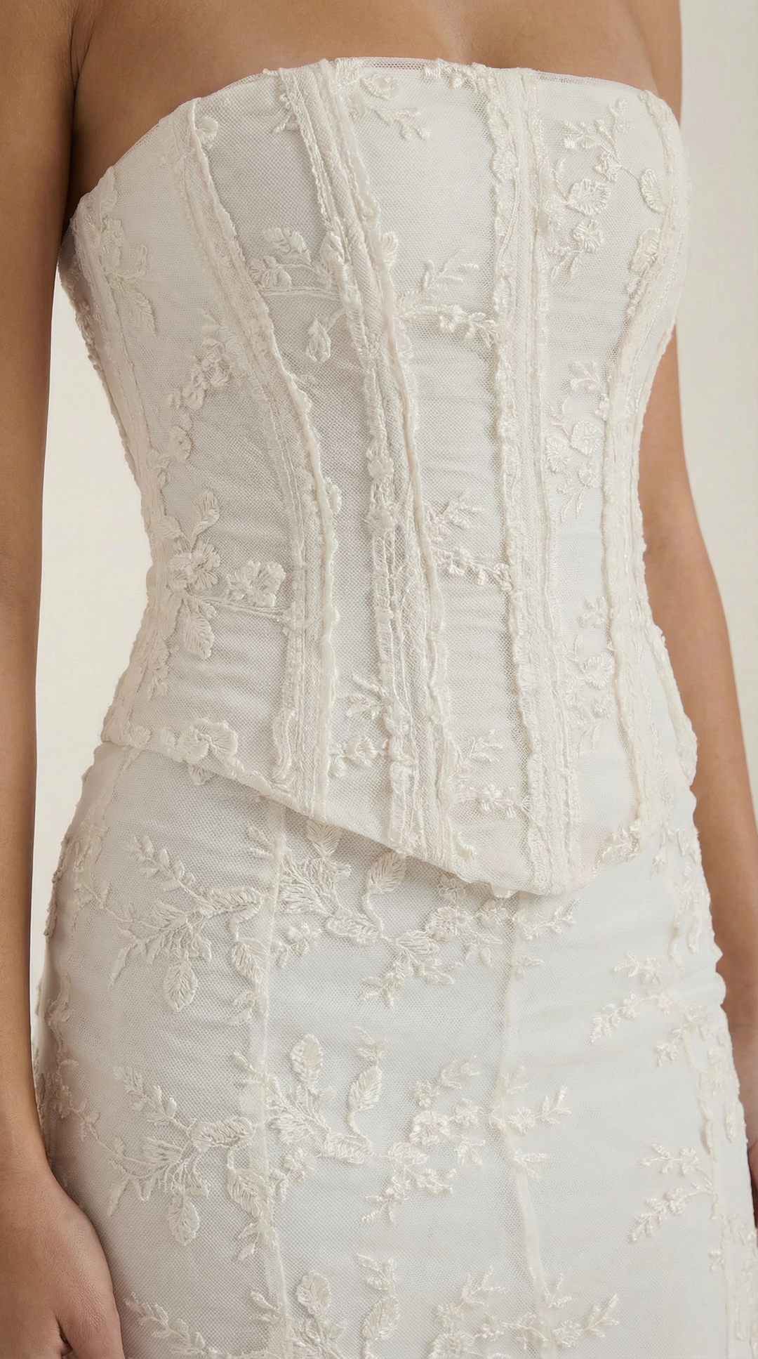 Chic strapless corset maxi dress for women, featuring a flattering silhouette for formal evening wear.