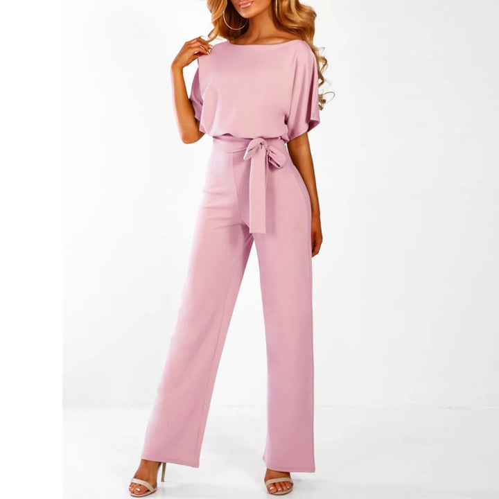 Versatile women's wide-leg jumpsuit with belted design, ideal for an elegant casual or dressed-up fashion look.