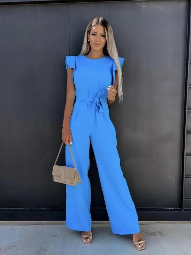 Modern women's jumpsuit, wide leg and elegant design, ideal for a stylish and effortless look.