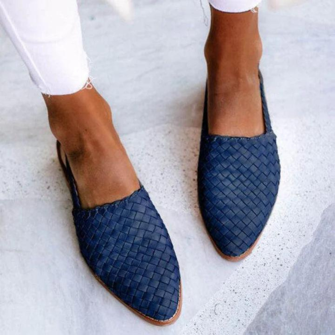 Stylish women's pointed-toe woven mules, a comfortable slip-on loafer style fashion shoe for modern elegance.