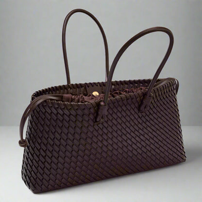 Stylish women's woven handbag, a versatile accessory for organized and elegant everyday carry.