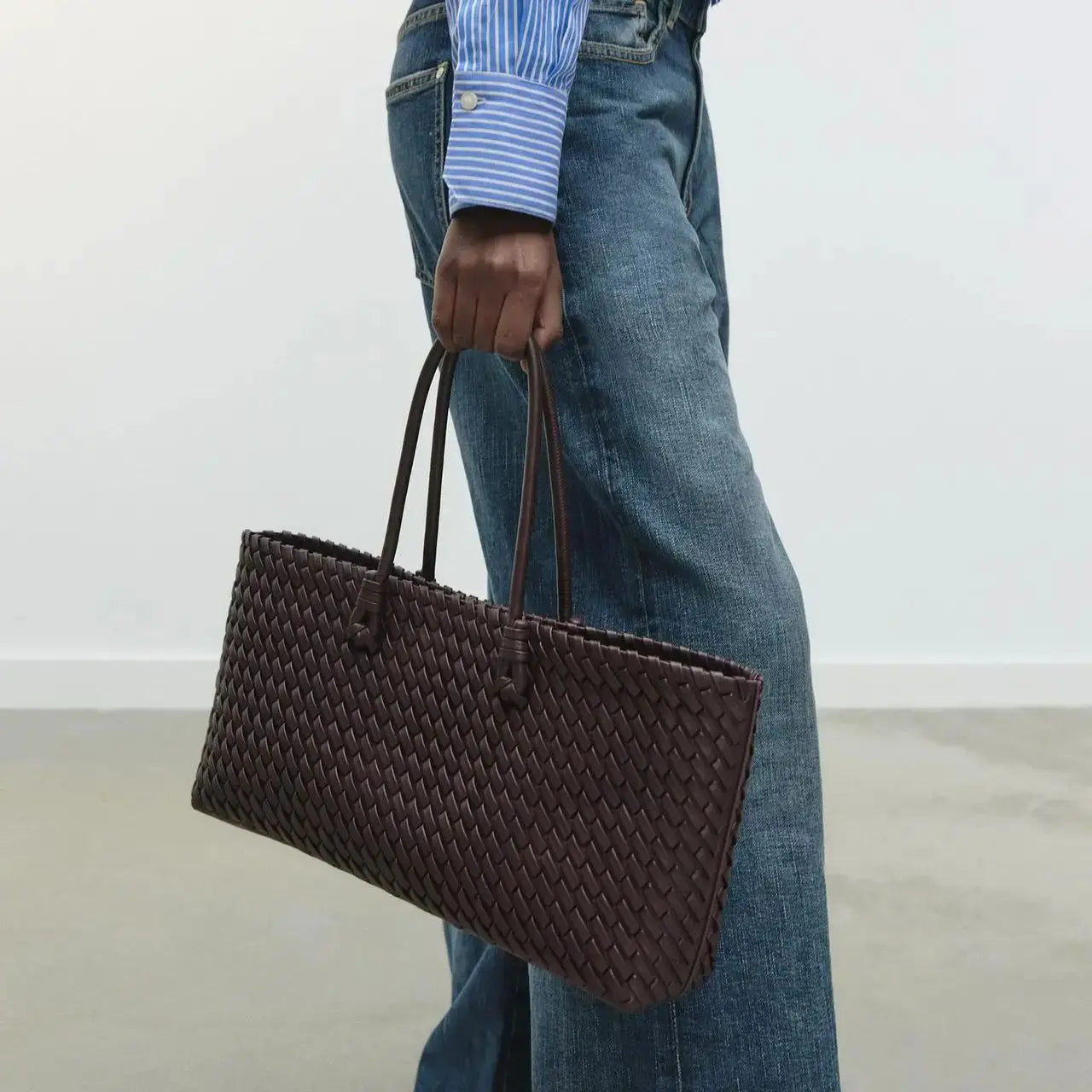 Versatile women's woven shoulder bag, a chic and elegant everyday tote for organized carrying.