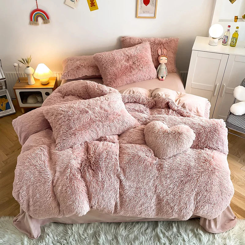 Soft velvet plush duvet cover, perfect fluffy bedding for luxurious comfort.