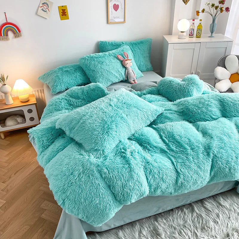 Premium fluffy plush duvet cover, luxurious bedding for a comfortable bedroom.