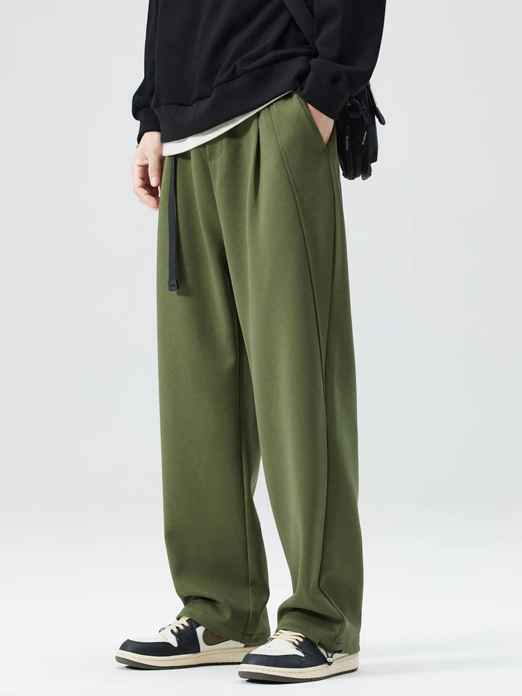 Versatile men's wide-leg trousers in a neutral color, offering comfortable and stylish everyday wear.