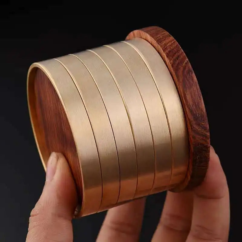 Close-up of ginkgo wooden coaster texture, highlighting the detailed leaf design and natural wood grain.