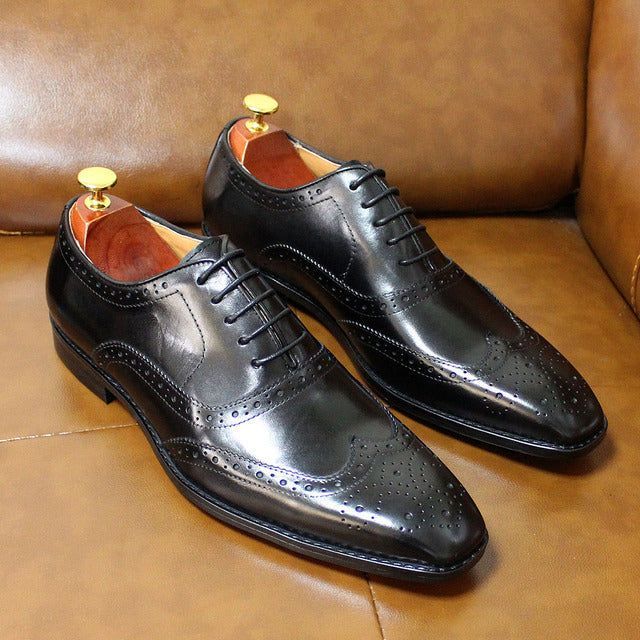Elegant men's wingtip brogue Oxford shoes, expertly handcrafted for a sophisticated, classic style.