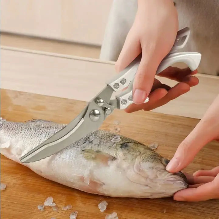 Sharp, spring-loaded poultry shears for heavy-duty meat and bone cutting.
