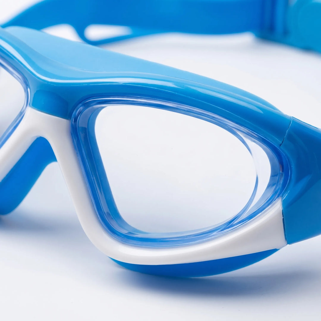 Comfortable kids' swim goggles with easy-adjust strap, anti-fog and UV protection for young swimmers.